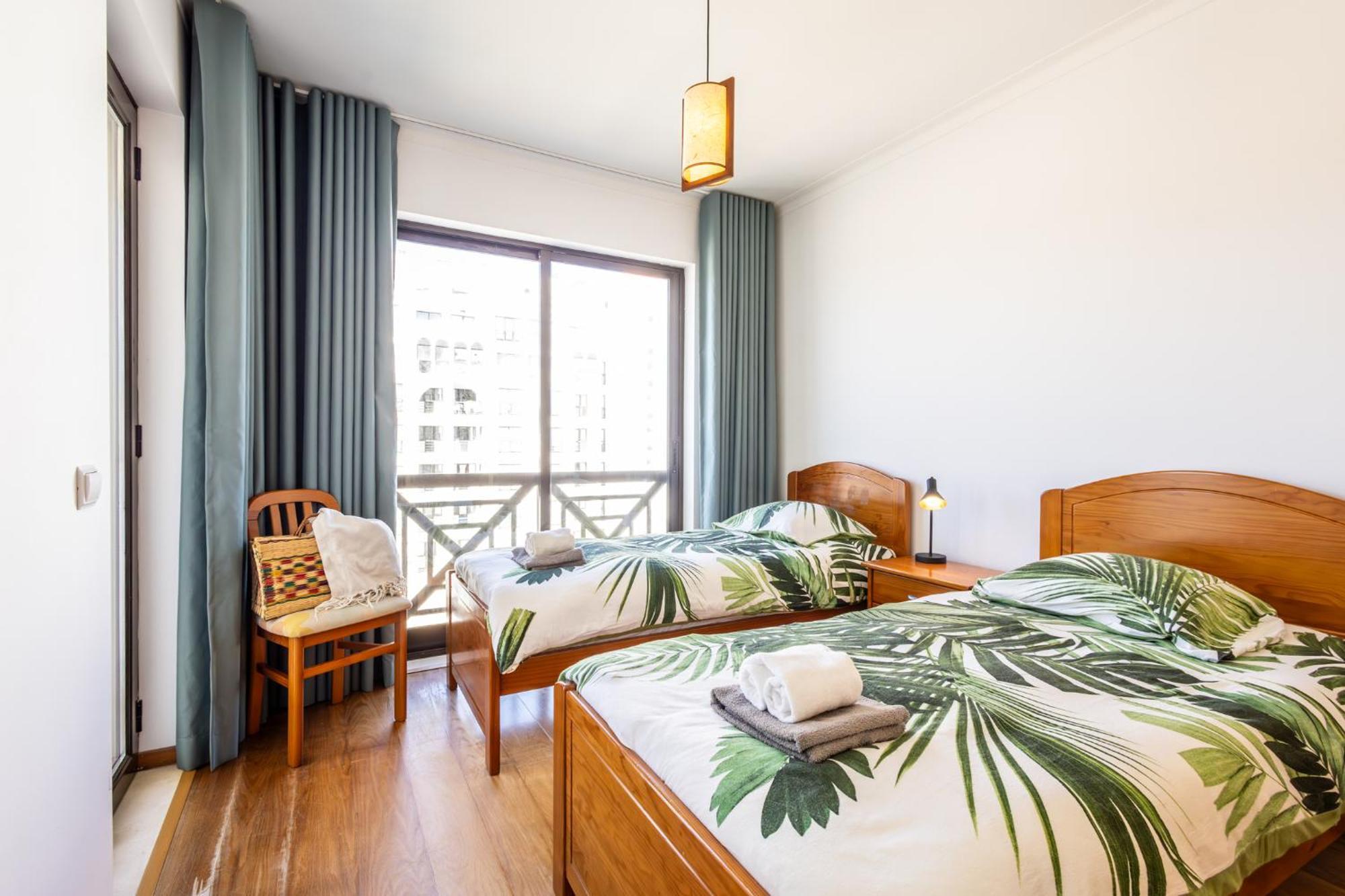 Beachfront 3Bdr Apt On Marginal Boulevard Sao Martinho do Porto Exterior photo
