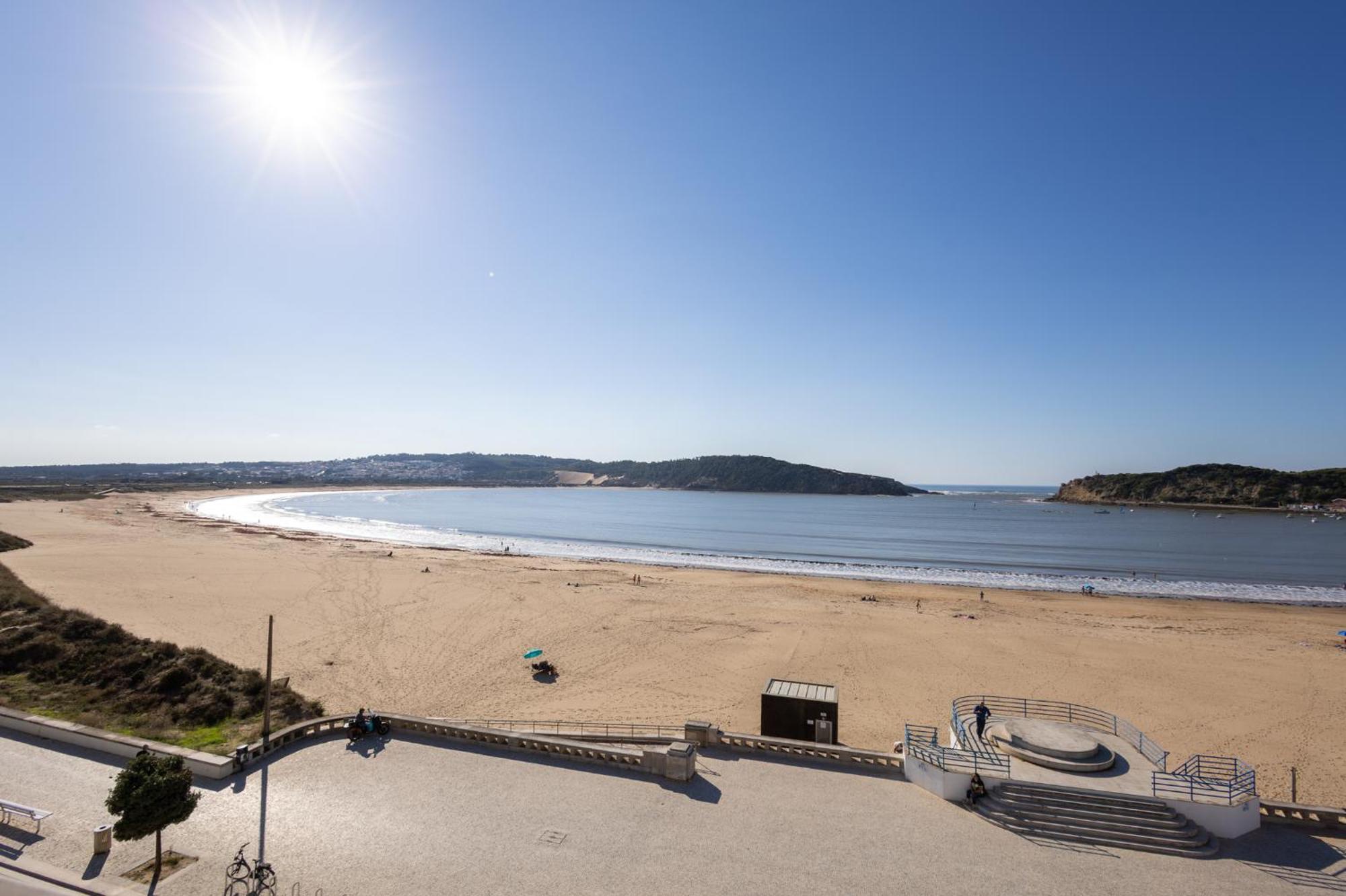 Beachfront 3Bdr Apt On Marginal Boulevard Apartment Sao Martinho do Porto Exterior photo