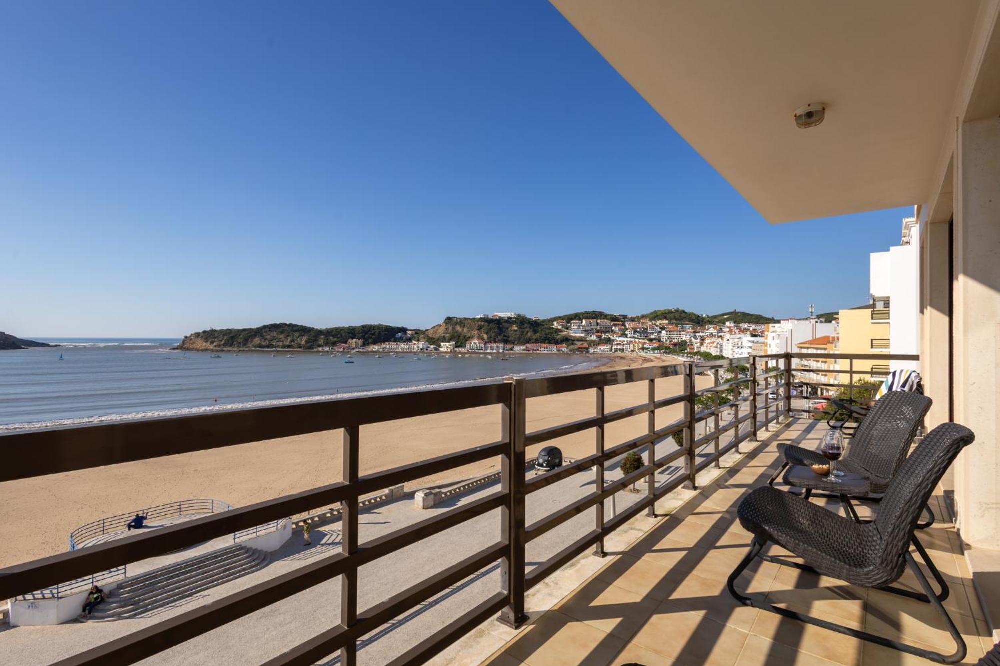 Beachfront 3Bdr Apt On Marginal Boulevard Sao Martinho do Porto Exterior photo
