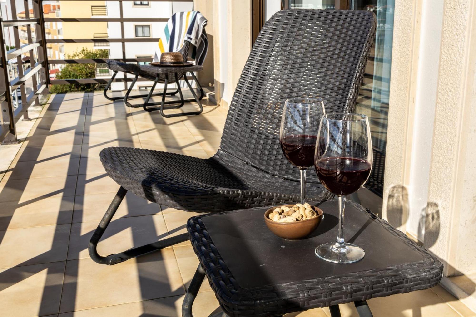 Beachfront 3Bdr Apt On Marginal Boulevard Sao Martinho do Porto Exterior photo