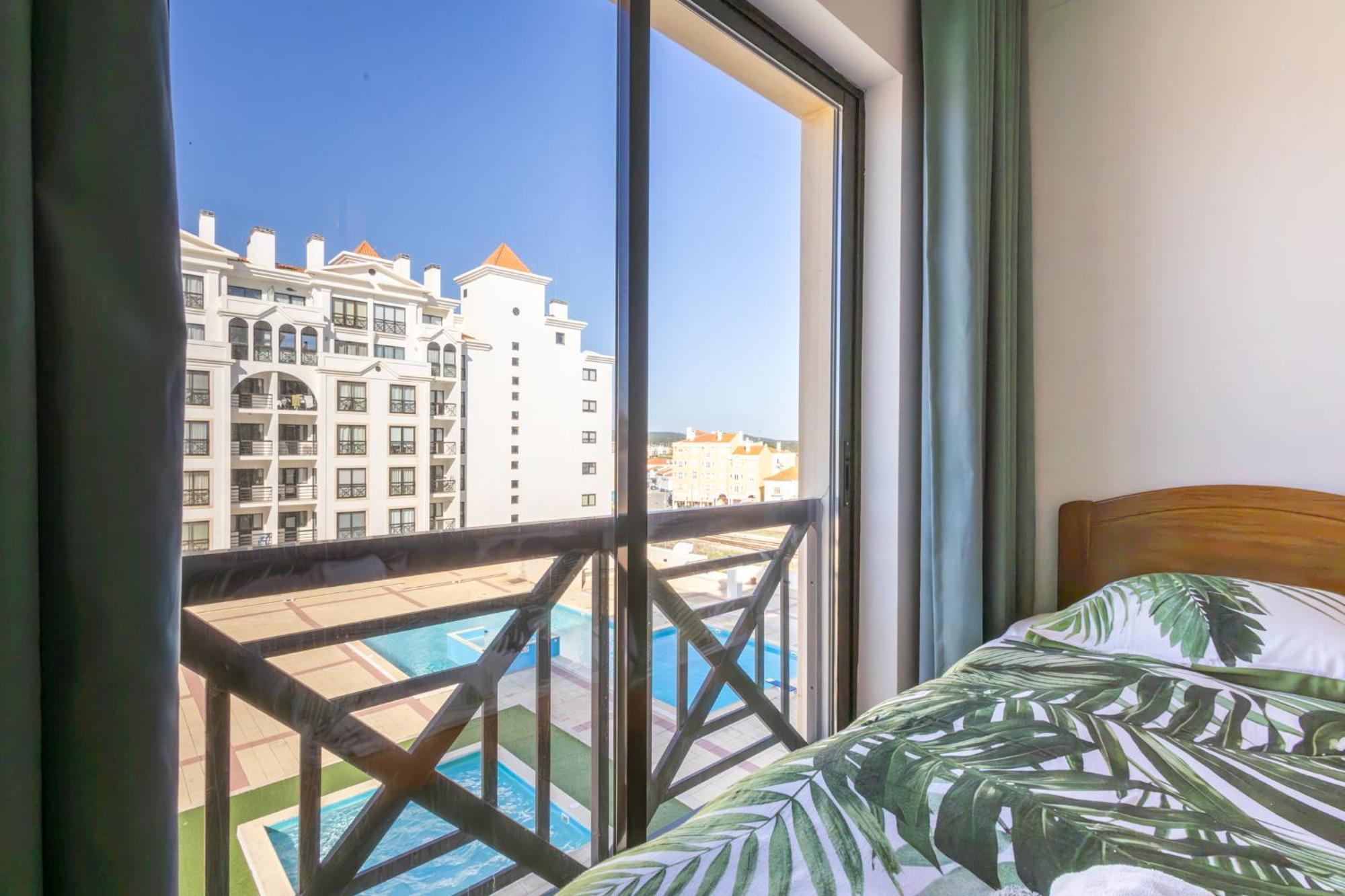 Beachfront 3Bdr Apt On Marginal Boulevard Sao Martinho do Porto Exterior photo