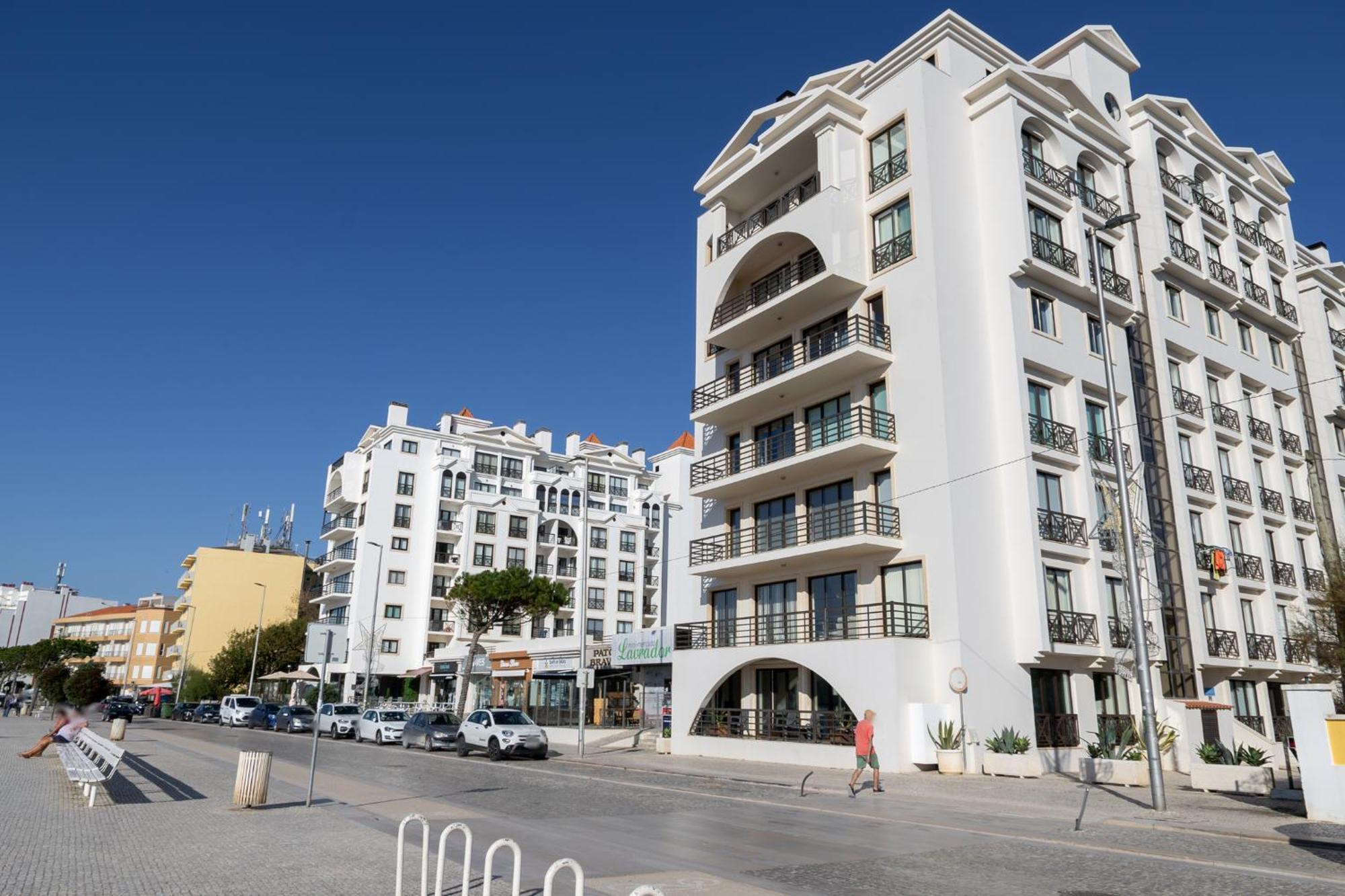 Beachfront 3Bdr Apt On Marginal Boulevard Sao Martinho do Porto Exterior photo