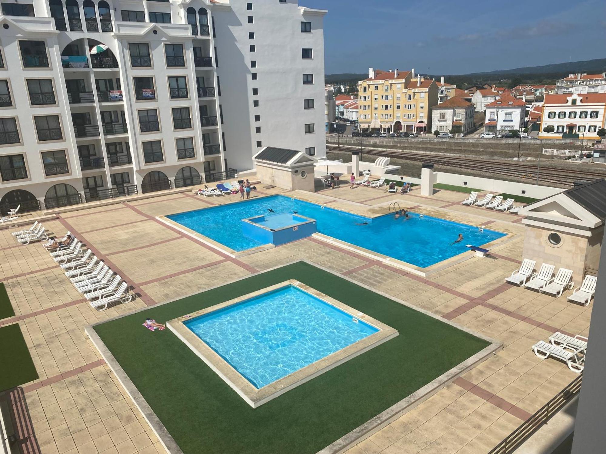 Beachfront 3Bdr Apt On Marginal Boulevard Apartment Sao Martinho do Porto Exterior photo